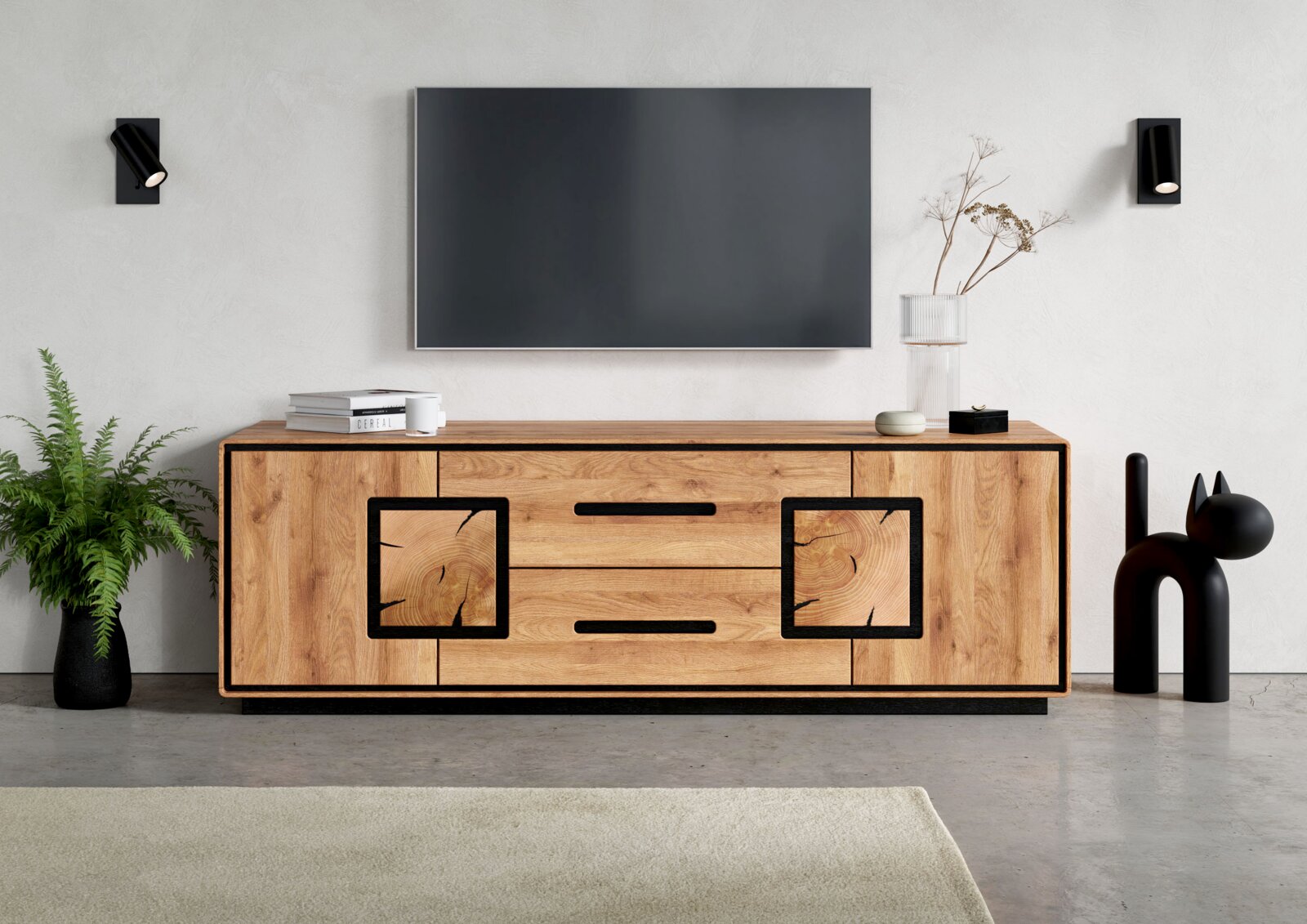 Landscape TV-lowboard IV BRIXEN Vooraanzicht van een modern tv-lowboard van licht hout met zwarte handgrepen en decoratieve details in houtnerf, tegen een witte muur met een grote flatscreen-tv en zwarte wandlampen