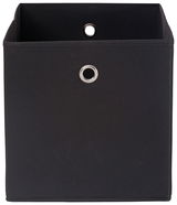 Schwarze Stoffbox mit Metallösen, frontal fotografiert