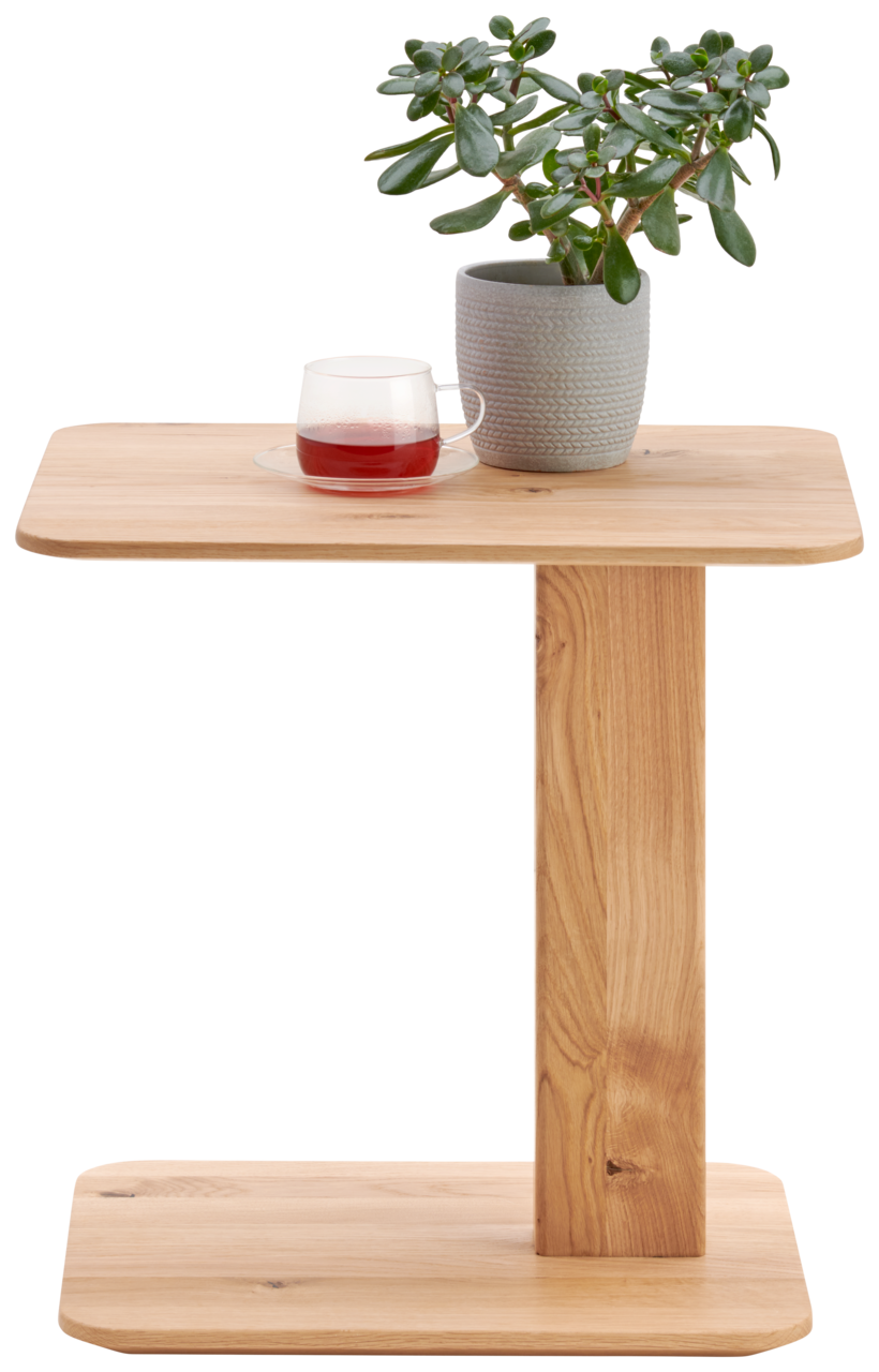 Linea Natura Beistelltisch LINUS Beistelltisch aus Holz mit einer Pflanze und einem Glas Tee, frontal betrachtet.