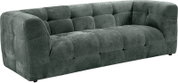 Dunkelgraues, gepolstertes 2-Sitzer-Sofa mit quadratischer Steppung und niedrigen Füßen, schräg von vorne links (3/4-Ansicht) freigestellt auf weißem Hintergrund
