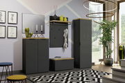 Moderne Garderobeneinrichtung in anthrazit mit Schuhschrank, Bank, Garderobenpaneel und Spiegel, seitliche Perspektive.