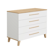 Weiße Wickelkommode mit vier Schubladen und Holzgriffen, seitliche Perspektive