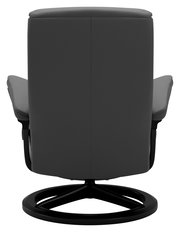 Rückansicht eines modernen Einzelsessels mit schwarzem Lederbezug und drehbarem Metallfuß.