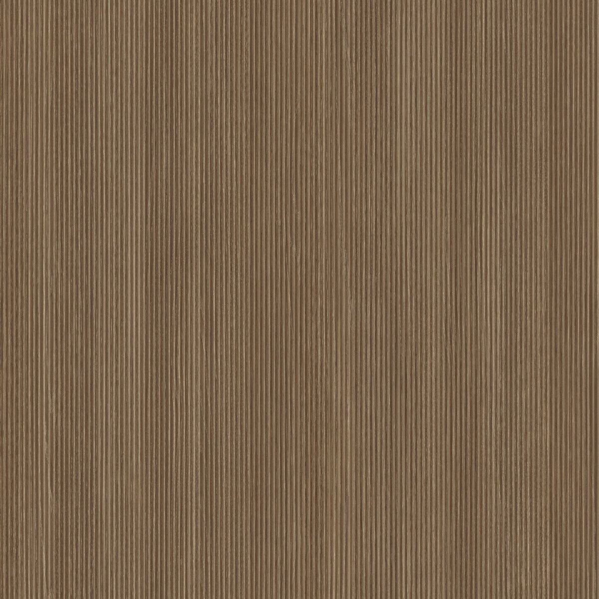 Nahaufnahme einer Holzoberfläche mit vertikalen Rillen, perspektivisch von oben betrachtet.