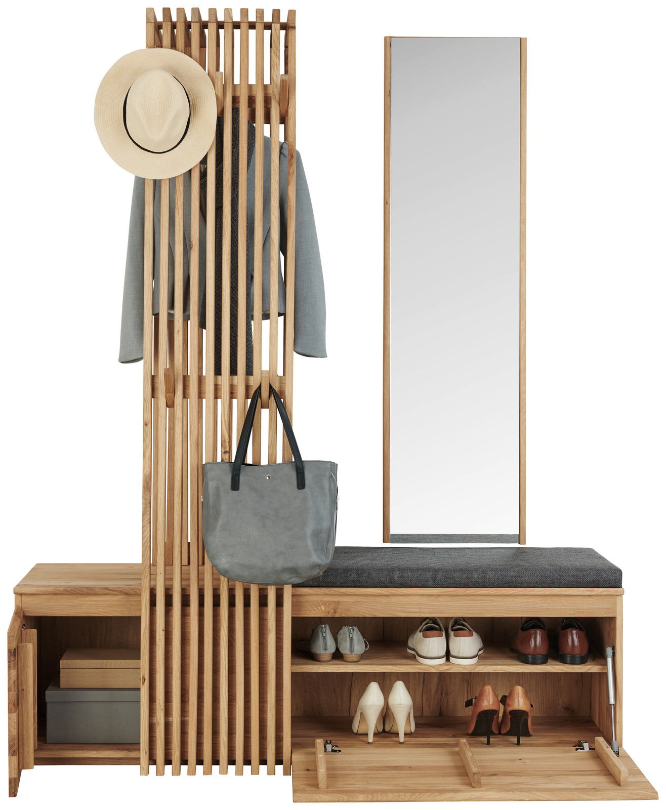Frontale Ansicht einer modernen Garderobe aus Holz mit Spiegel, Hut, Jacke, Tasche und Schuhen.