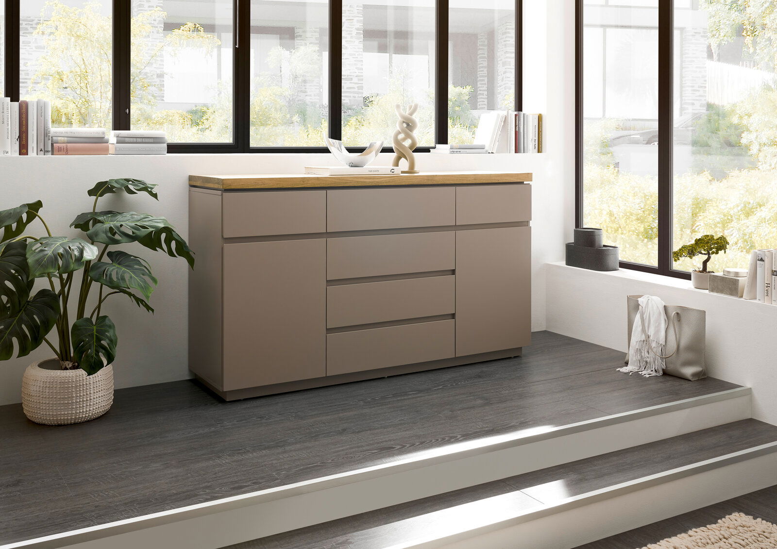 XORA Sideboard PALAMOS Modernes Sideboard in einem hellen Raum, seitliche Perspektive, mit Dekorationen und Pflanzen.