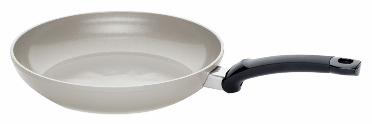 Pfanne 28cm Ceratal Classic, seitliche Perspektive