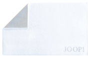 Weiße Badematte mit grauer Rückseite und dem Schriftzug 'JOOP!' in der unteren rechten Ecke, von oben fotografiert.