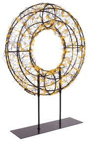 Dekorativer Kranz auf Fuß mit warmweißen Micro-LEDs, seitliche Perspektive