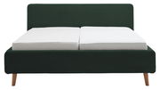Frontale Ansicht eines Polsterbettgestells mit dunkelgrünem Stoffbezug und Holzfüßen, ausgestattet mit zwei weißen Matratzen.