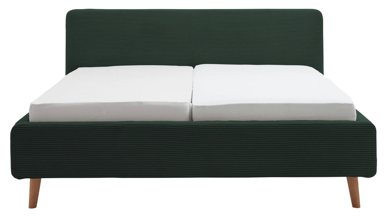 Frontale Ansicht eines Polsterbettgestells mit dunkelgrünem Stoffbezug und Holzfüßen, ausgestattet mit zwei weißen Matratzen.