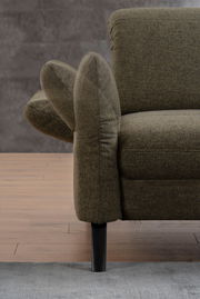 Nahaufnahme einer grünen Sofaecke mit Armlehne und schwarzem Bein, seitliche Perspektive.