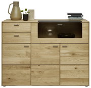 Hoogwaardig houten dressoir met meerdere lades en deuren, versierd met een vaas, een plant en boeken, gezien vanaf de voorkant.
