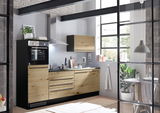 Moderne Küchenzeile in Holzoptik mit eingebautem Backofen und Dunstabzugshaube, seitliche Perspektive