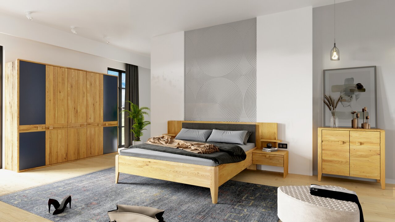 Linea Natura Drehtürenschrank 6-türig EPULO Schlafzimmeransicht mit einem großen, sechstürigen Drehtürenschrank aus Holz links, einem Doppelbett in der Mitte und einer Kommode rechts. Perspektive von vorne.