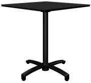 Schwarzer Bistrotisch mit quadratischer Tischplatte und stabilem Mittelfuß, seitliche Perspektive