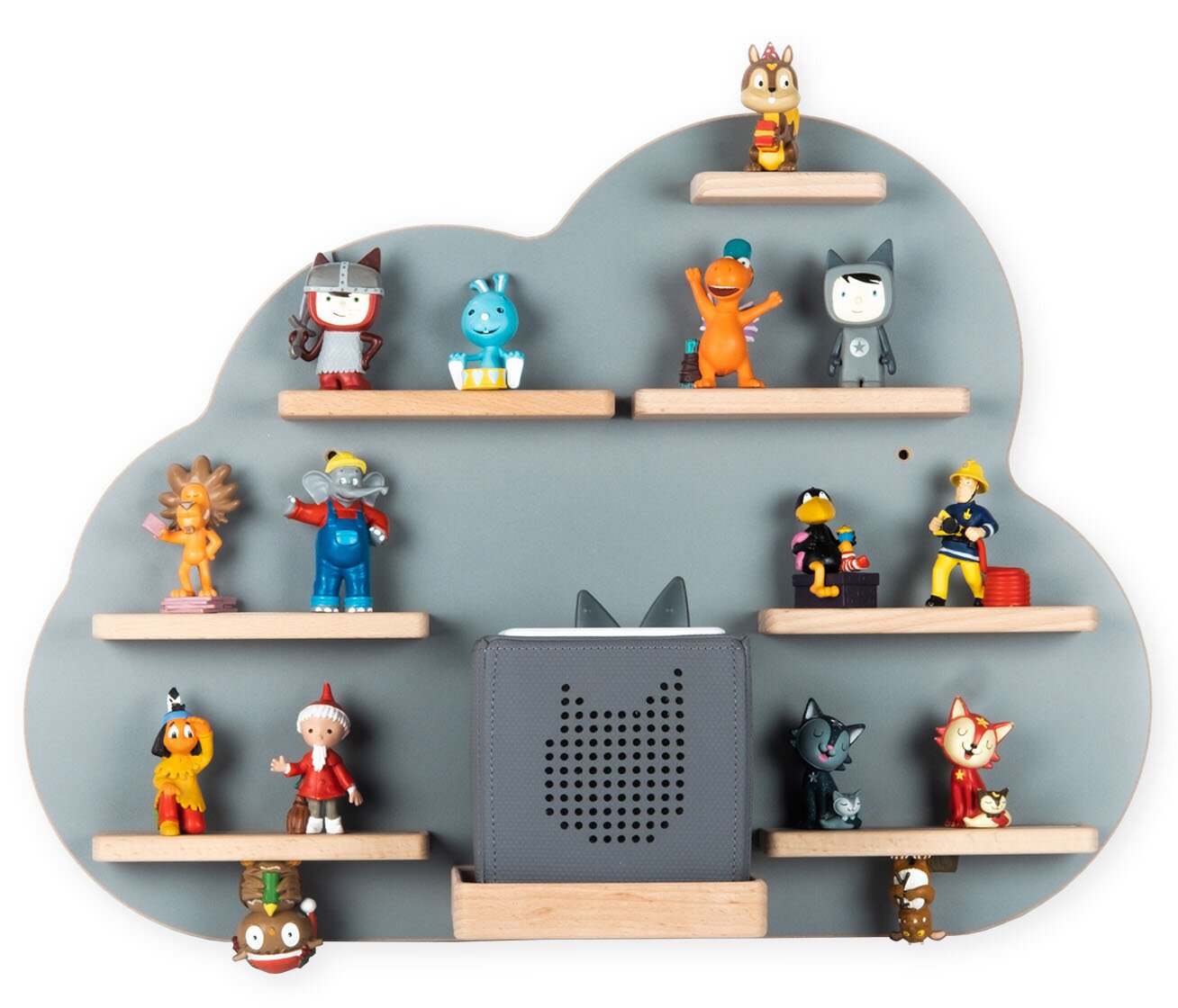 VCM Boarti Tonieregal - WOLKE M Wolkenförmiges Wandregal in Grau mit mehreren Holzablagen und kleinen Spielfiguren, mittig ein grauer Lautsprecher/Box mit Katzenmotiv – Frontansicht.