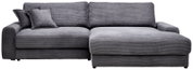 Graues Cord-Ecksofa mit rechter Ottomane/Recamiere, breiten Armlehnen und zwei Kissen, frontale Ansicht auf weißem Hintergrund