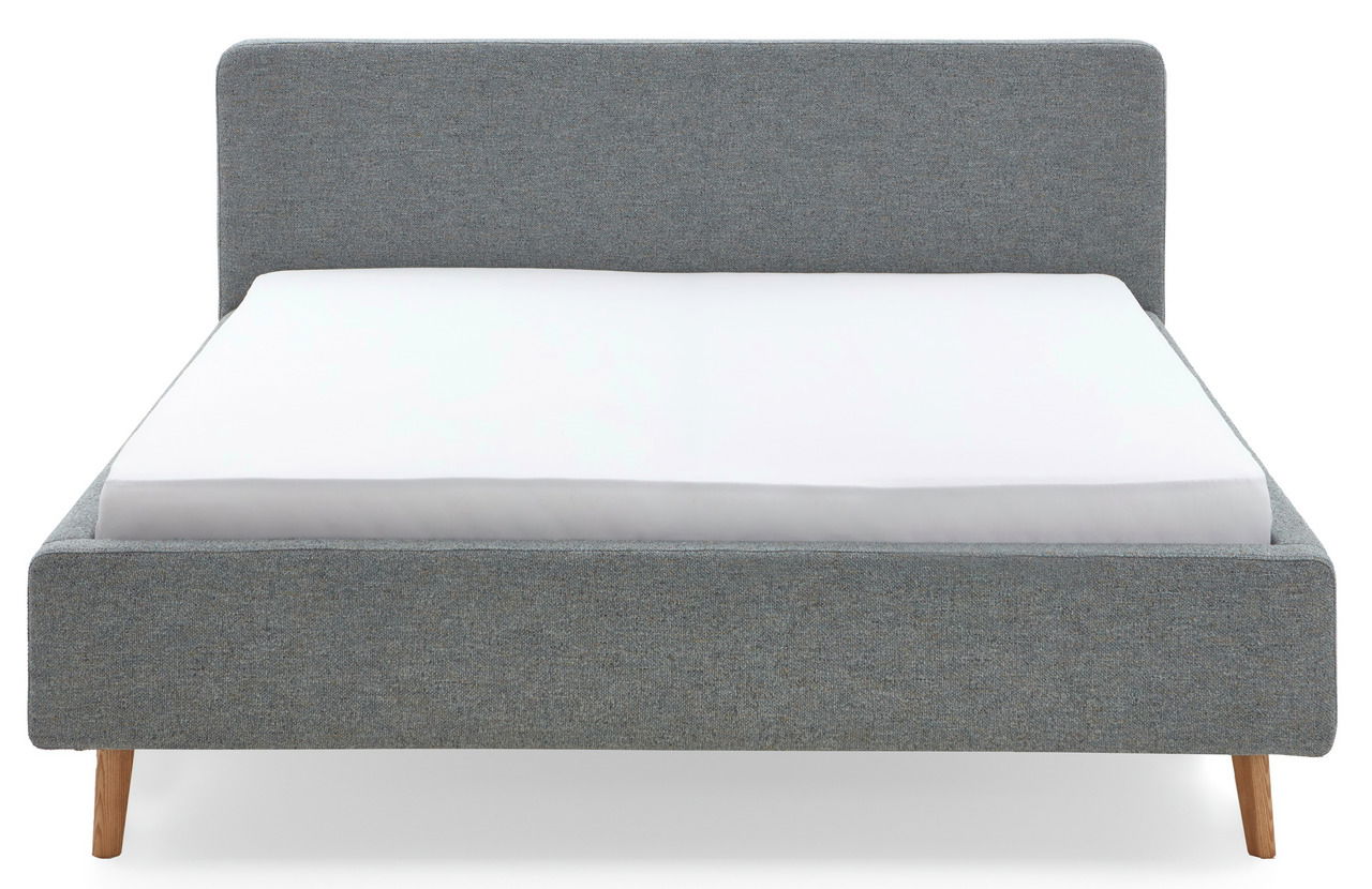 Polsterbettgestell in grauem Stoff, frontal fotografiert, mit Holzbeinen und schlichtem Design.