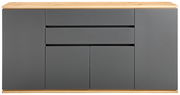 Frontale Ansicht eines modernen Sideboards mit grauen Türen und Schubladen, sowie einer Holzoberfläche.