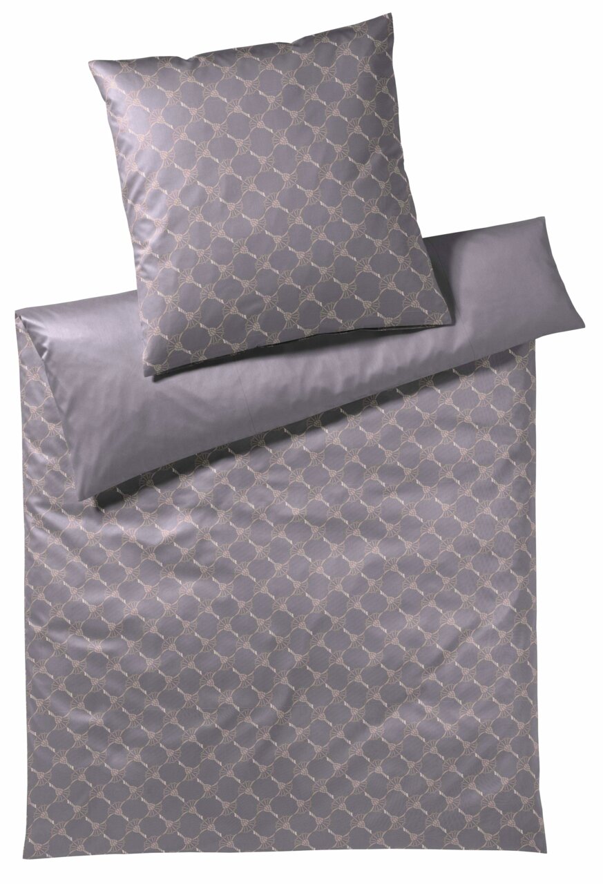 Bettwäsche-Set in Grau mit geometrischem Muster, bestehend aus einem Kissenbezug und einem Bettdeckenbezug, aus der Vogelperspektive fotografiert.