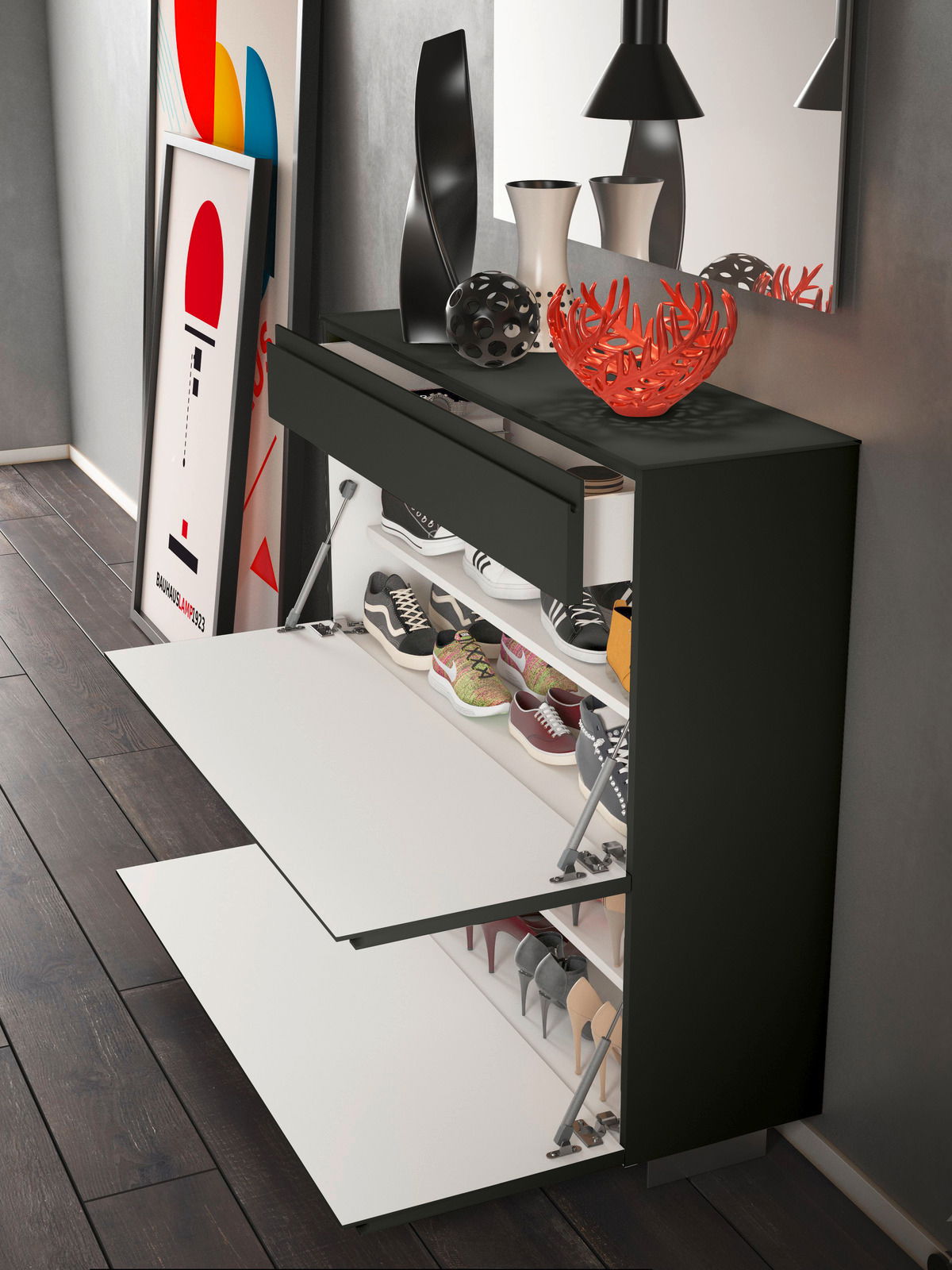 Moderner Hängeschuhschrank LECCO in dunkler Farbe, seitliche Perspektive, mit geöffneten Klappen und sichtbaren Schuhen, dekoriert mit Vasen und Kunstobjekten auf der Oberseite.