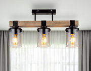 Moderne Deckenleuchte mit drei Glühbirnen in Glaszylindern, montiert auf einem Holzbalken, von unten betrachtet.