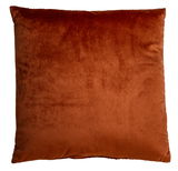 Rotes Kissen aus Bouclé-Stoff in quadratischer Form, frontal fotografiert.