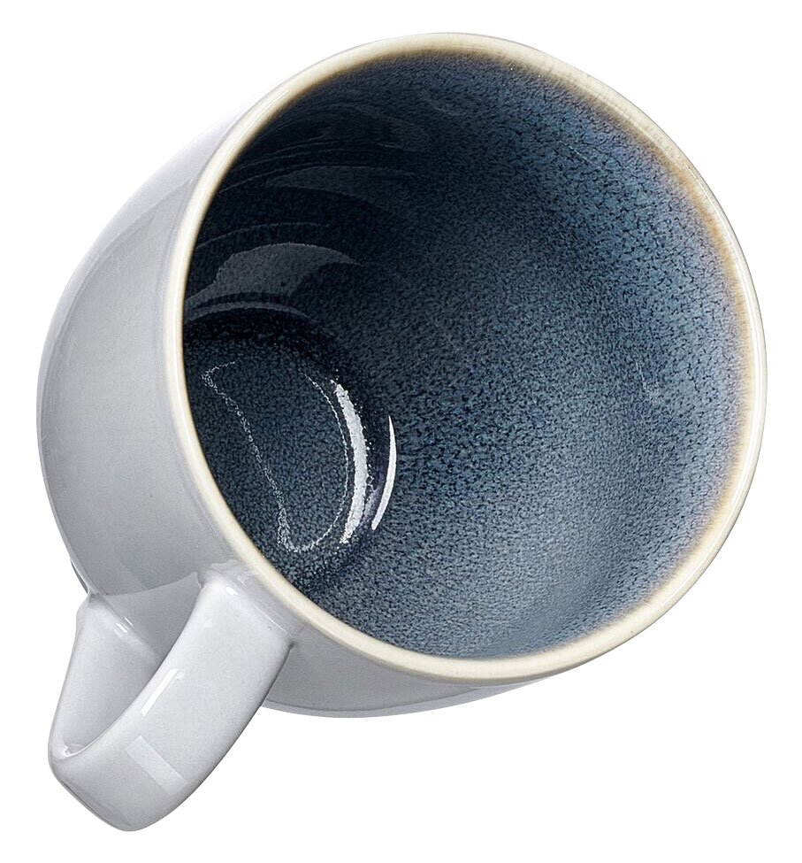 De Skagen-beker van 440 ml in blauw, gezien van bovenaf, toont de binnenkant met een elegant blauw kleurverloop.