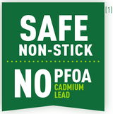Grünes Schild mit der Aufschrift 'SAFE NON-STICK NO PFOA CADMIUM LEAD', Vorderansicht