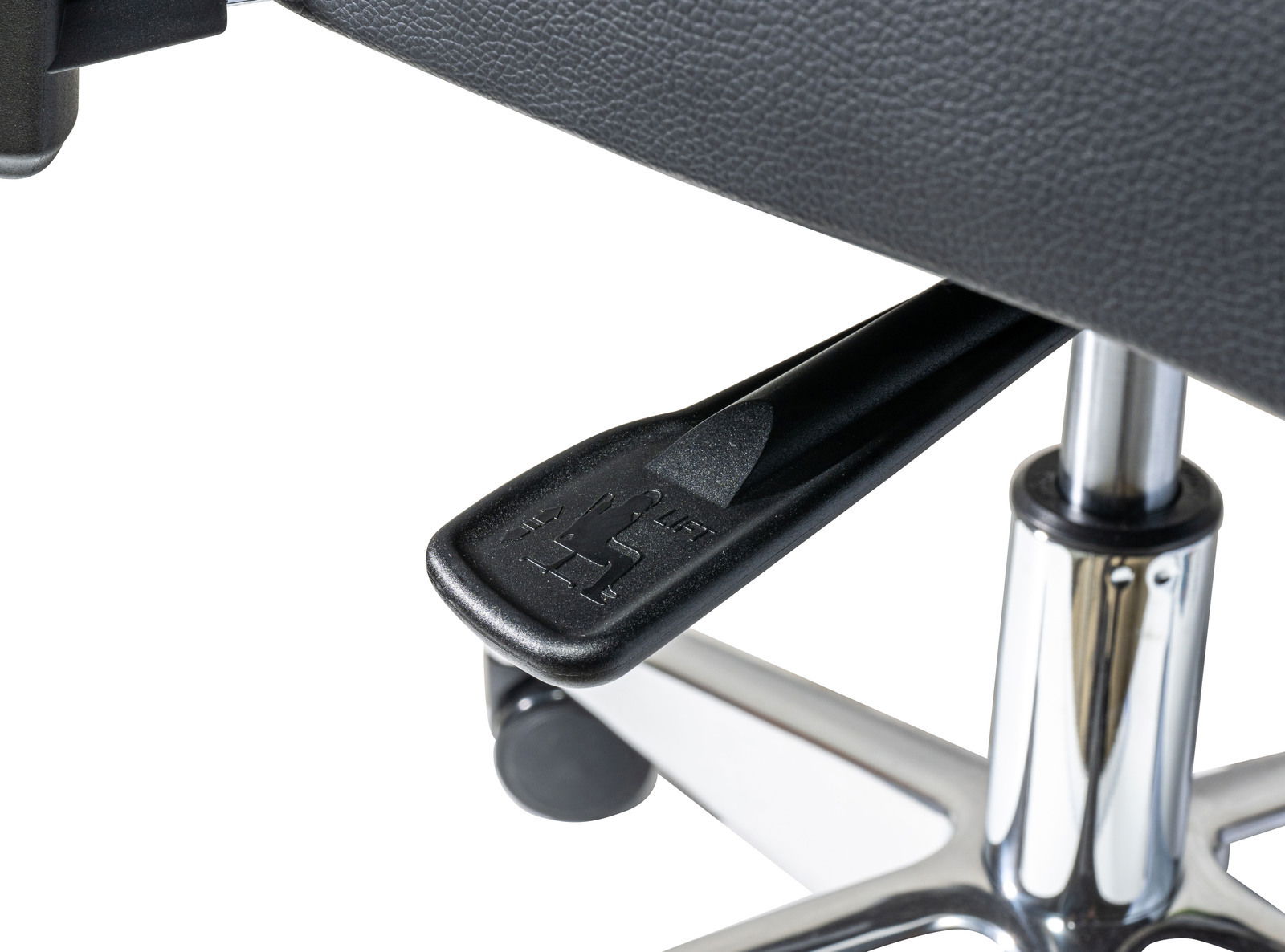 Nahaufnahme eines Hebels zur Höhenverstellung eines Chefsessels, seitliche Perspektive