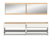 Modernes weißes Sideboard/TV-Lowboard mit Holzablage, zwei Schubladen und zwei Spiegeln darüber, Frontansicht.