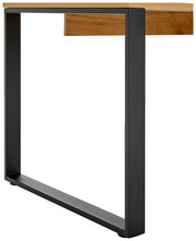 Seitliche Ansicht eines Winkelschreibtischs mit schwarzem Metallrahmen und Holzplatte.