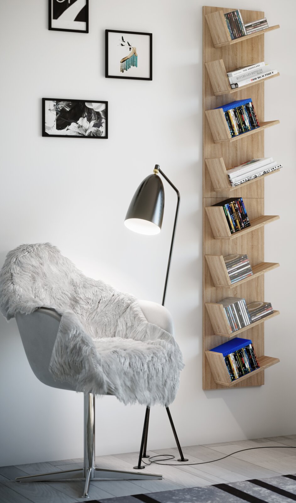 Modernes Wohnzimmer mit hohem, schmalem Wandregal in Holzoptik und versetzten Ablagefächern, bestückt mit Büchern und CDs; Perspektive: frontale Ansicht mit leichter Seitenansicht von links.