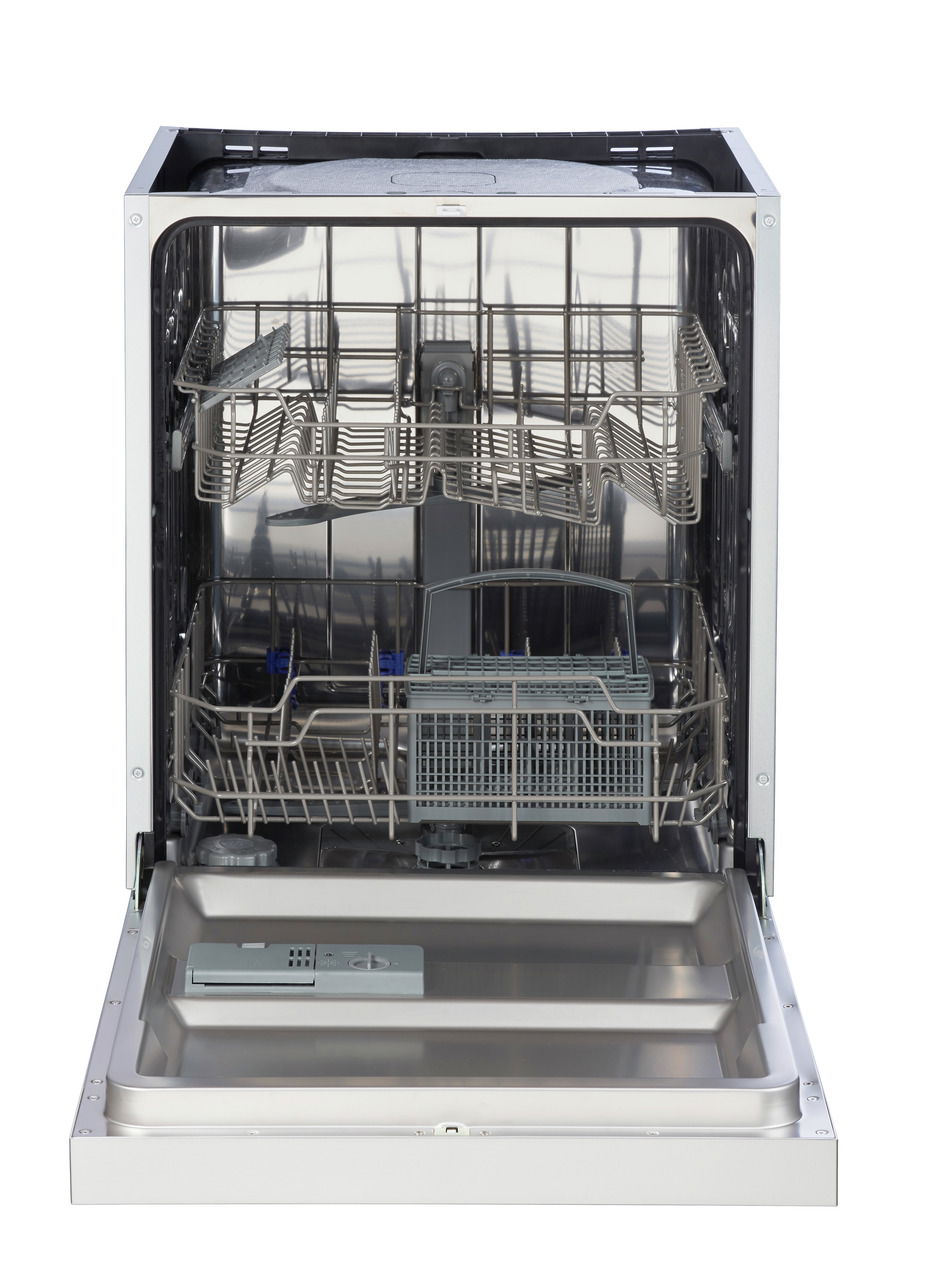 Offene Geschirrspülmaschine von vorne mit sichtbaren Körben und Besteckkorb.