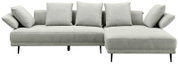 Graues Ecksofa mit fünf Kissen, Perspektive von vorne