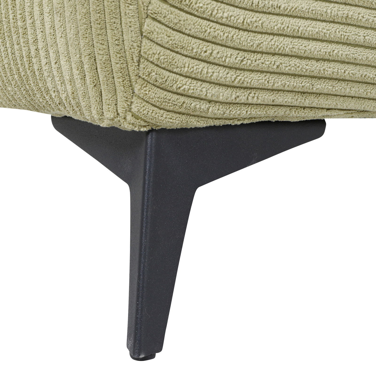 Nahaufnahme eines Sofafußes aus Metall mit grünem, geripptem Stoffbezug.