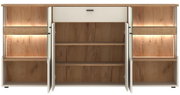 Vooraanzicht van een modern dressoir met houtlook, open planken en verlichting.