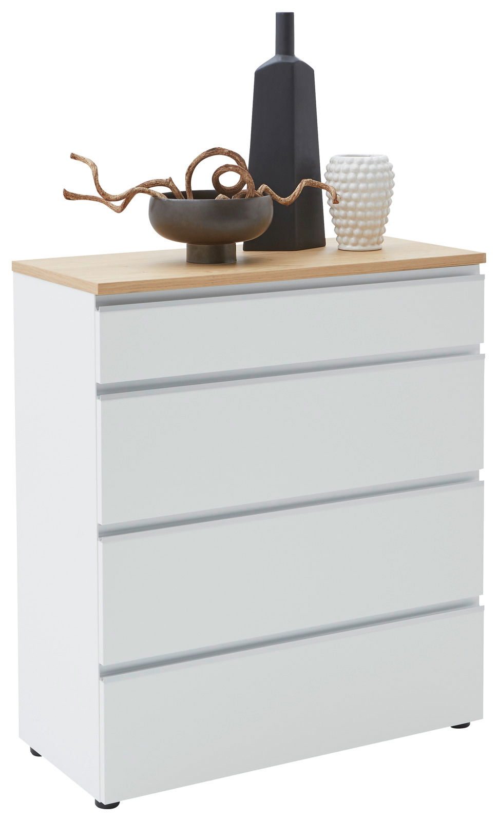 Weiße Schubkastenkommode mit vier Schubladen, Holzoberfläche und dekorativen Objekten darauf, seitliche Perspektive