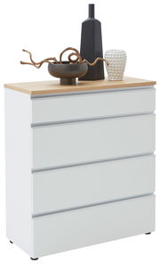 Weiße Schubkastenkommode mit vier Schubladen, Holzoberfläche und dekorativen Objekten darauf, seitliche Perspektive