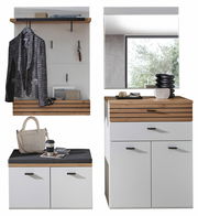 Garderobenkombination Set 83 in moderner Perspektive, bestehend aus einem Wandregal mit Haken, einem Spiegel, einer Sitzbank mit Stauraum und einem Schrank mit Holz- und Weißakzenten.