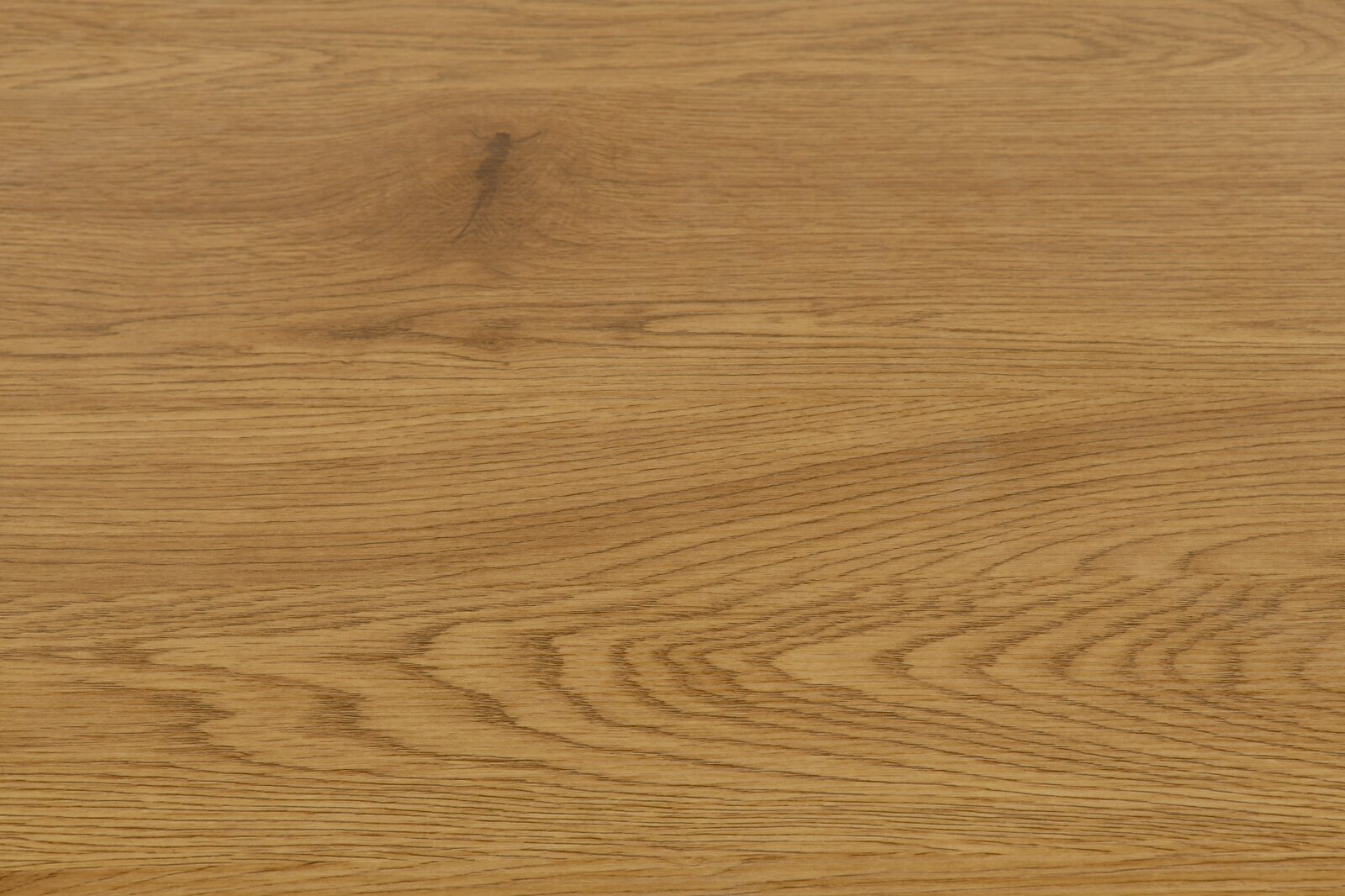 Nahaufnahme einer Holzoberfläche mit natürlicher Maserung, Draufsicht