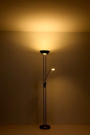 Stehlampe mit Deckenfluter und Leselicht, seitliche Perspektive