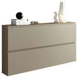 Moderner XL-Hängeschuhschrank in Beige mit zwei Schubladen, dekoriert mit Büchern, einer Vase und einer Skulptur, seitliche Perspektive