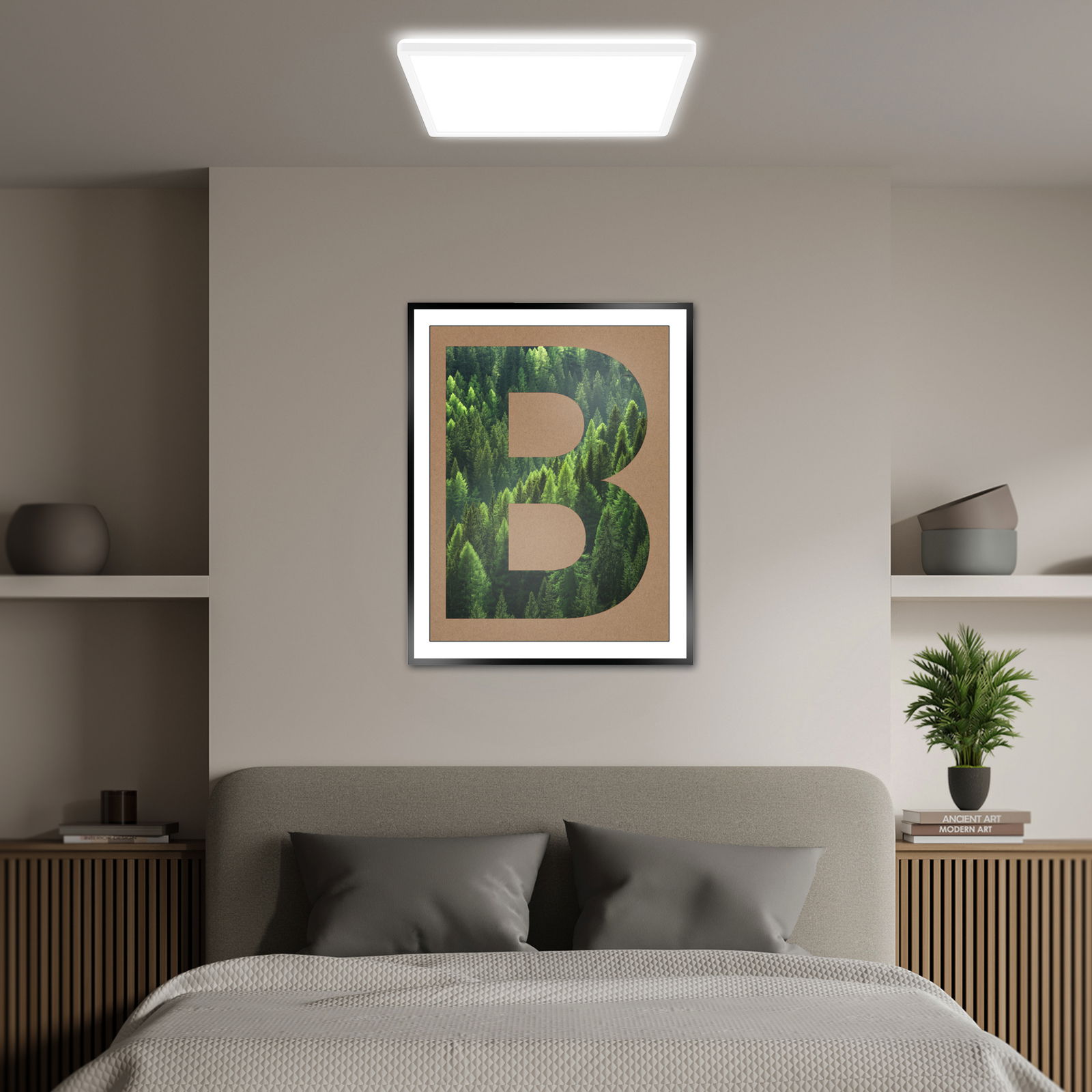 LED-Paneel an der Decke eines modern eingerichteten Schlafzimmers, von unten betrachtet.