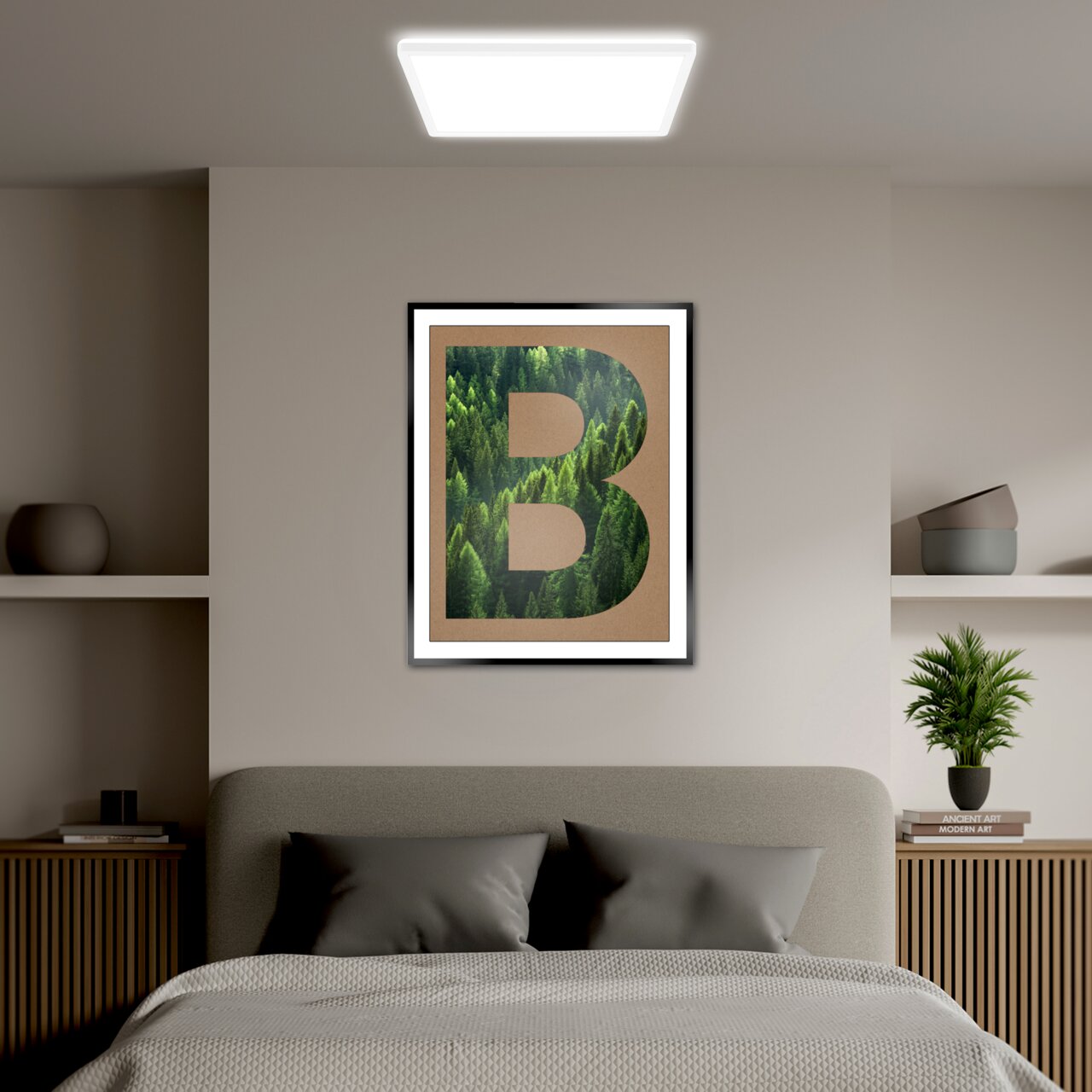 LED-Paneel an der Decke eines modern eingerichteten Schlafzimmers, von unten betrachtet.