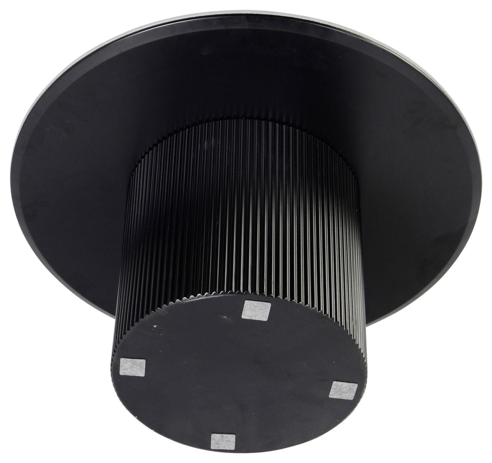 Unteransicht eines modernen, schwarzen Couchtisches mit geriffeltem Zylinderfuß und runder Tischplatte.