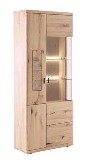 Holzvitrine mit Glastüren und integrierter Beleuchtung, seitliche Perspektive