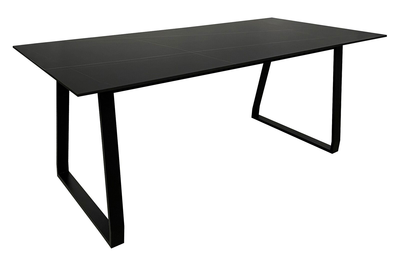 Moderner schwarzer Esstisch mit rechteckiger Tischplatte und schrägen Metallbeinen, seitliche Perspektive.