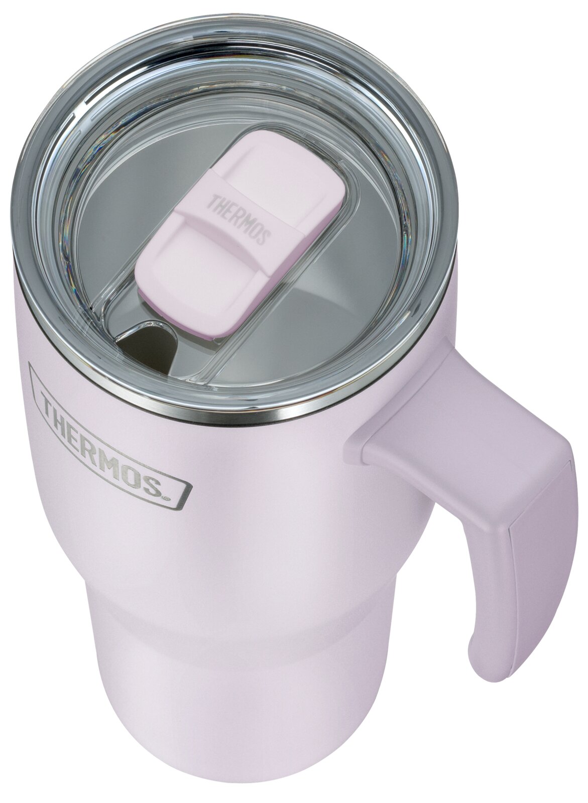 Lichtroze Thermos-isoleerbeker met handvat, transparant deksel en afsluitbare schuifopening, schuin van boven afgebeeld